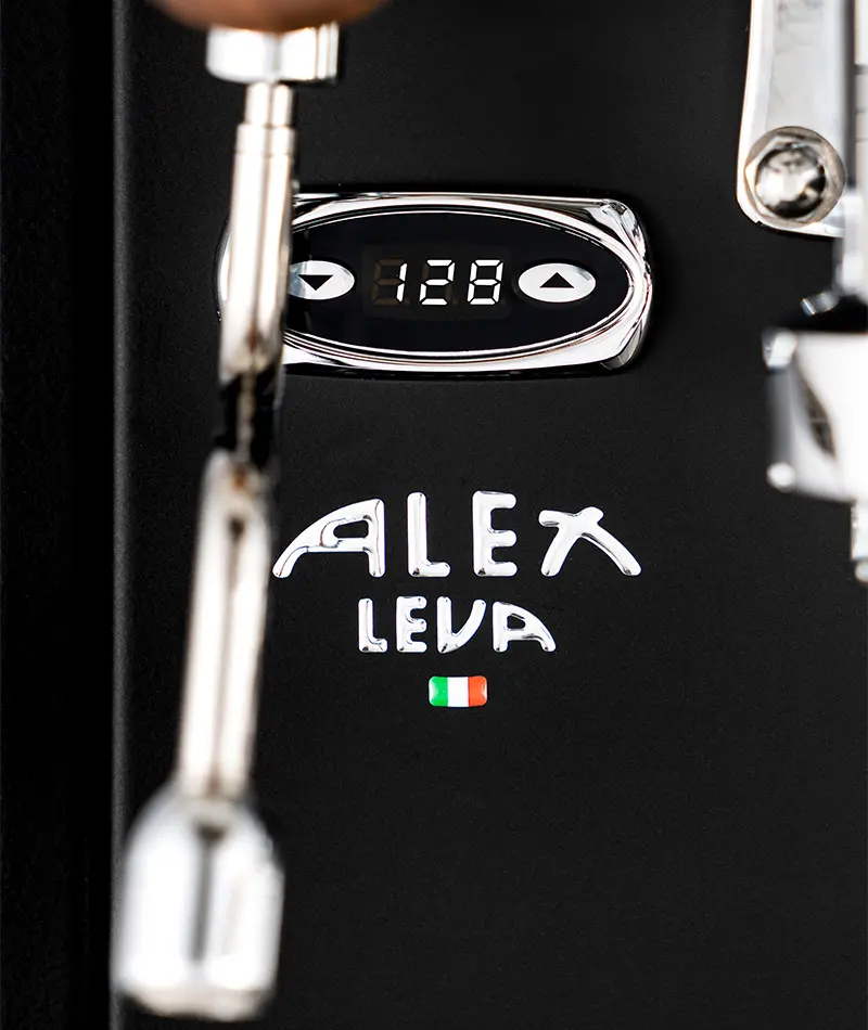 Alex-Leva-nero