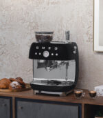 Smeg Macchina da Caffè Espresso Manuale con macinacaffè integrato 50’s Style – Nero LUCIDO – EGF03BLEU - immagine 6