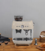 Smeg Macchina da Caffè Espresso Manuale con macinacaffè integrato 50’s Style – Panna LUCIDO – EGF03CREU - immagine 6