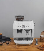 Smeg Macchina da Caffè Espresso Manuale con macinacaffè integrato 50’s Style – Bianco LUCIDO – EGF03WHEU - immagine 6