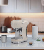 Smeg Macchina da Caffè Espresso manuale 50’s Style, panna lucido – ECF02CREU - immagine 6