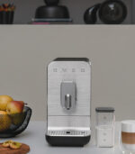Smeg Macchina da Caffè automatica con sistema latte, nero – BCC13BLMEU - immagine 6